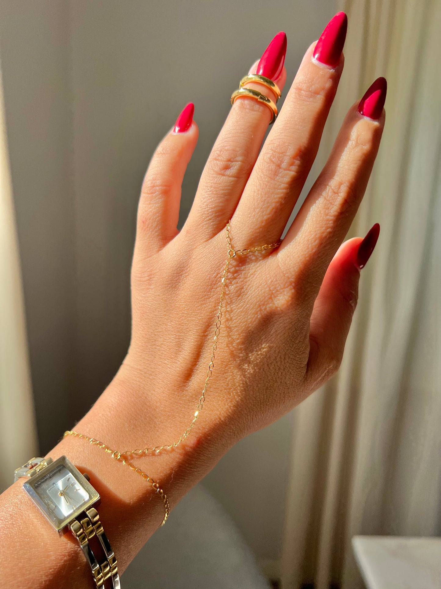 18K GOLD DAINTY HAND CHAIN