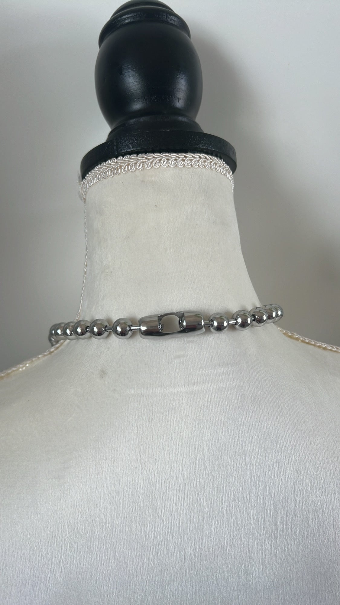 PUFFY HEART BALL CHAIN CHOKER NECLACE