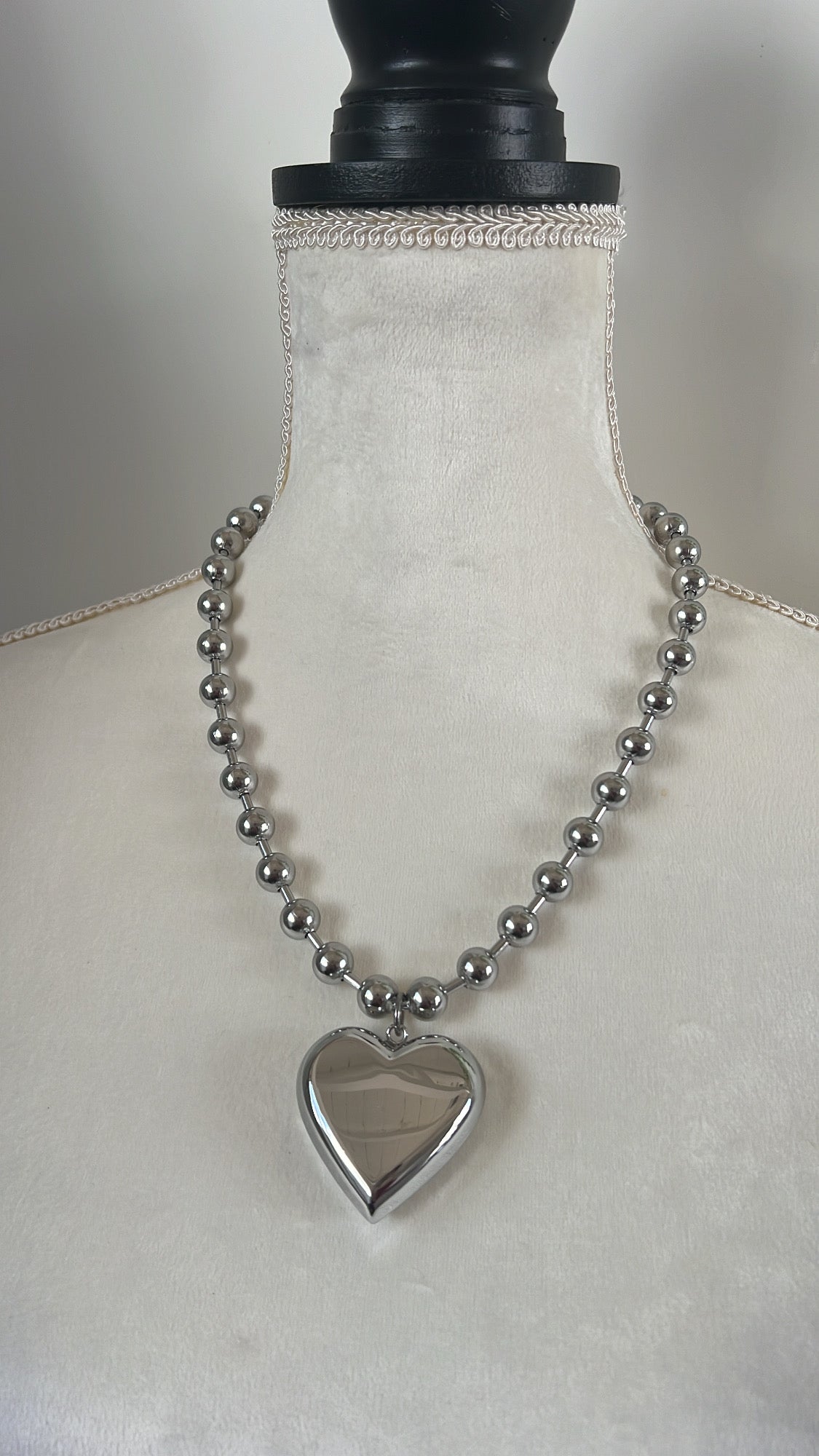 PUFFY HEART BALL CHAIN CHOKER NECLACE