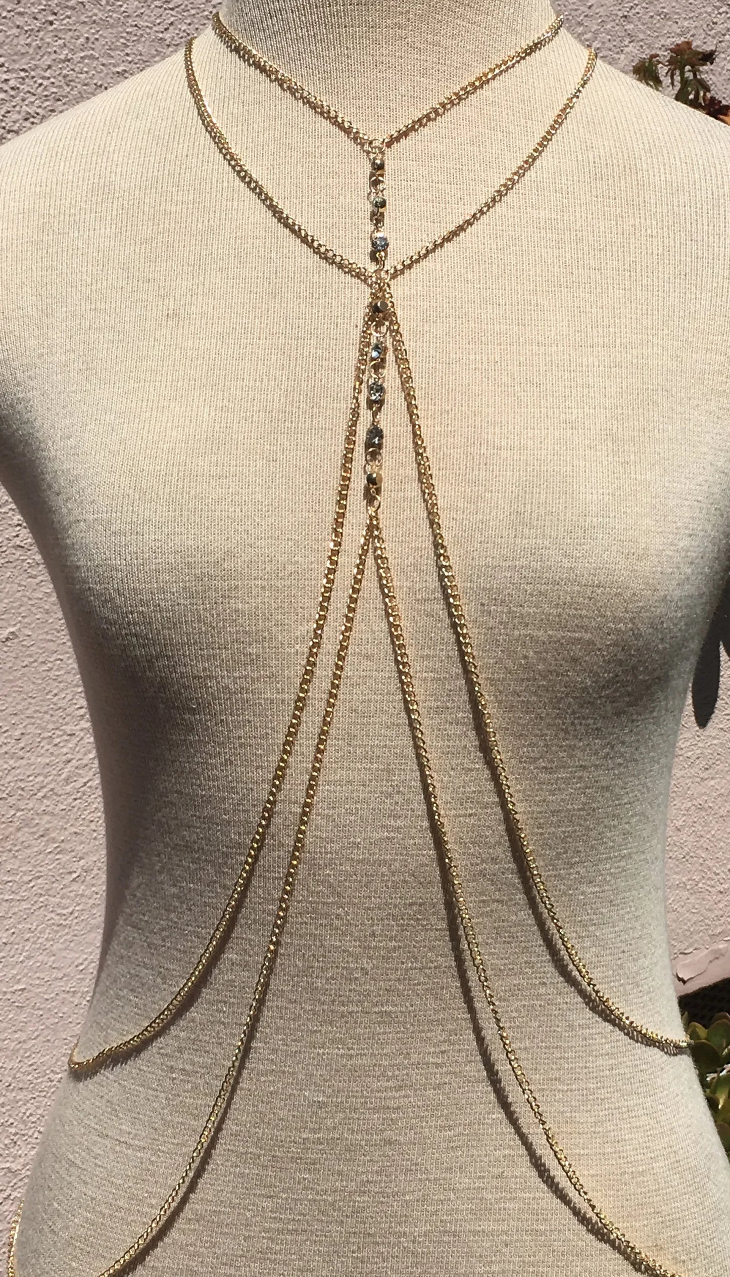 LAYERED CRYSTAL STRAND BODY CHAIN