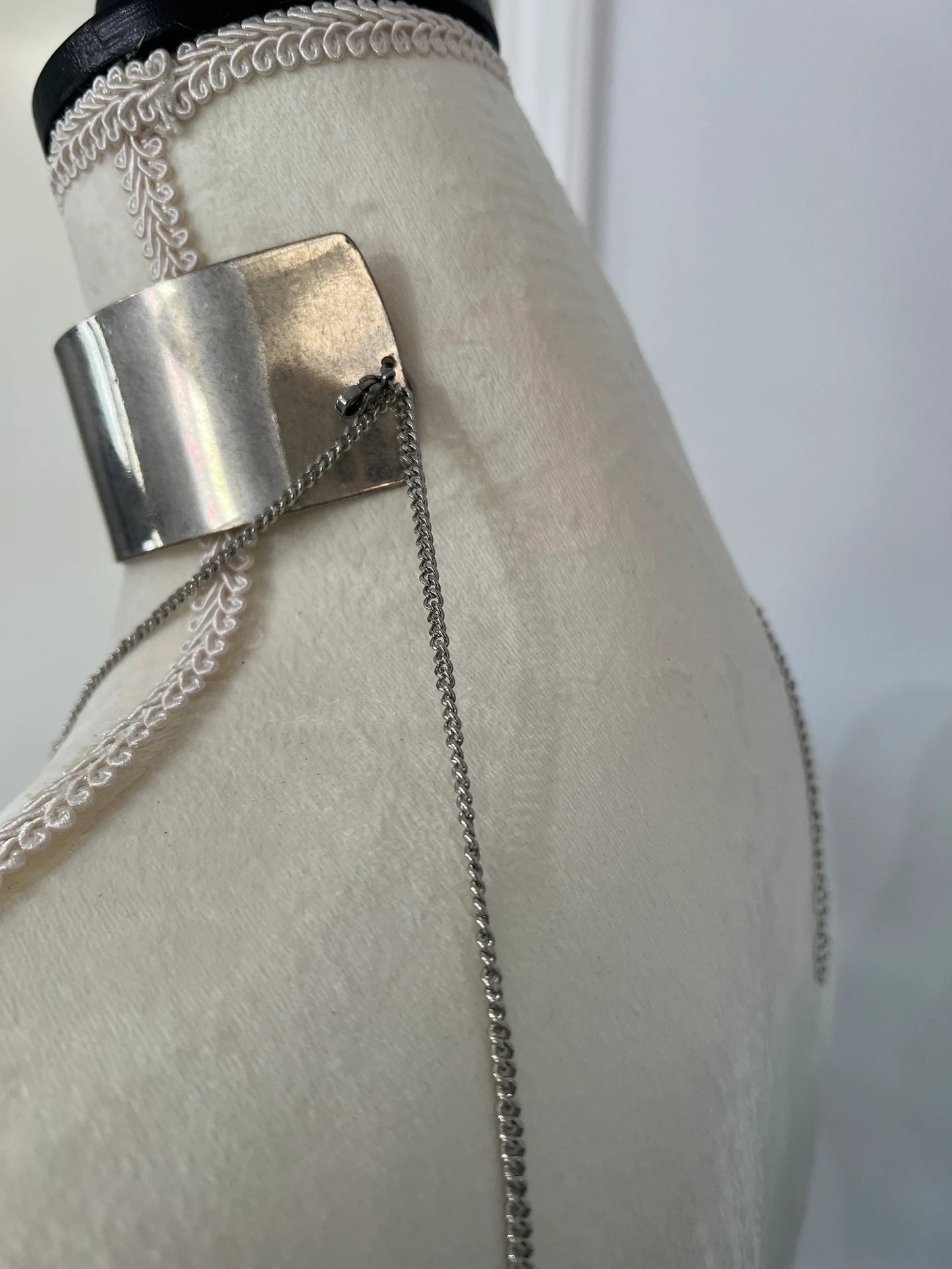 SILVER CHOKER BODY CHAIN