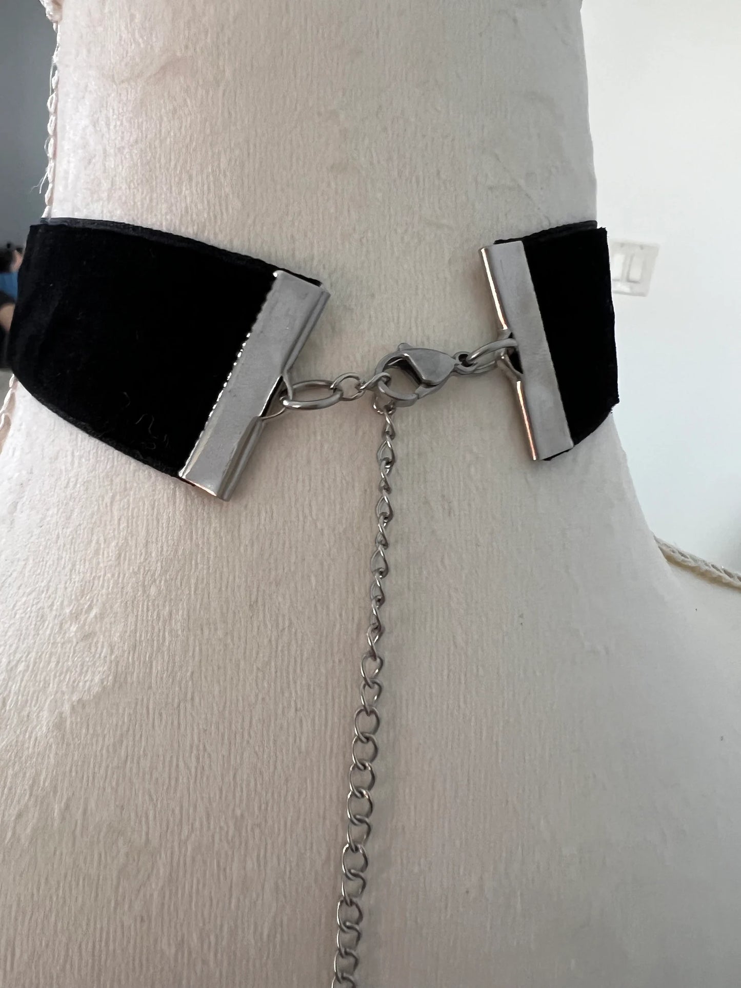 STAINLESS STEEL CROSS CHOKER NECKLACE