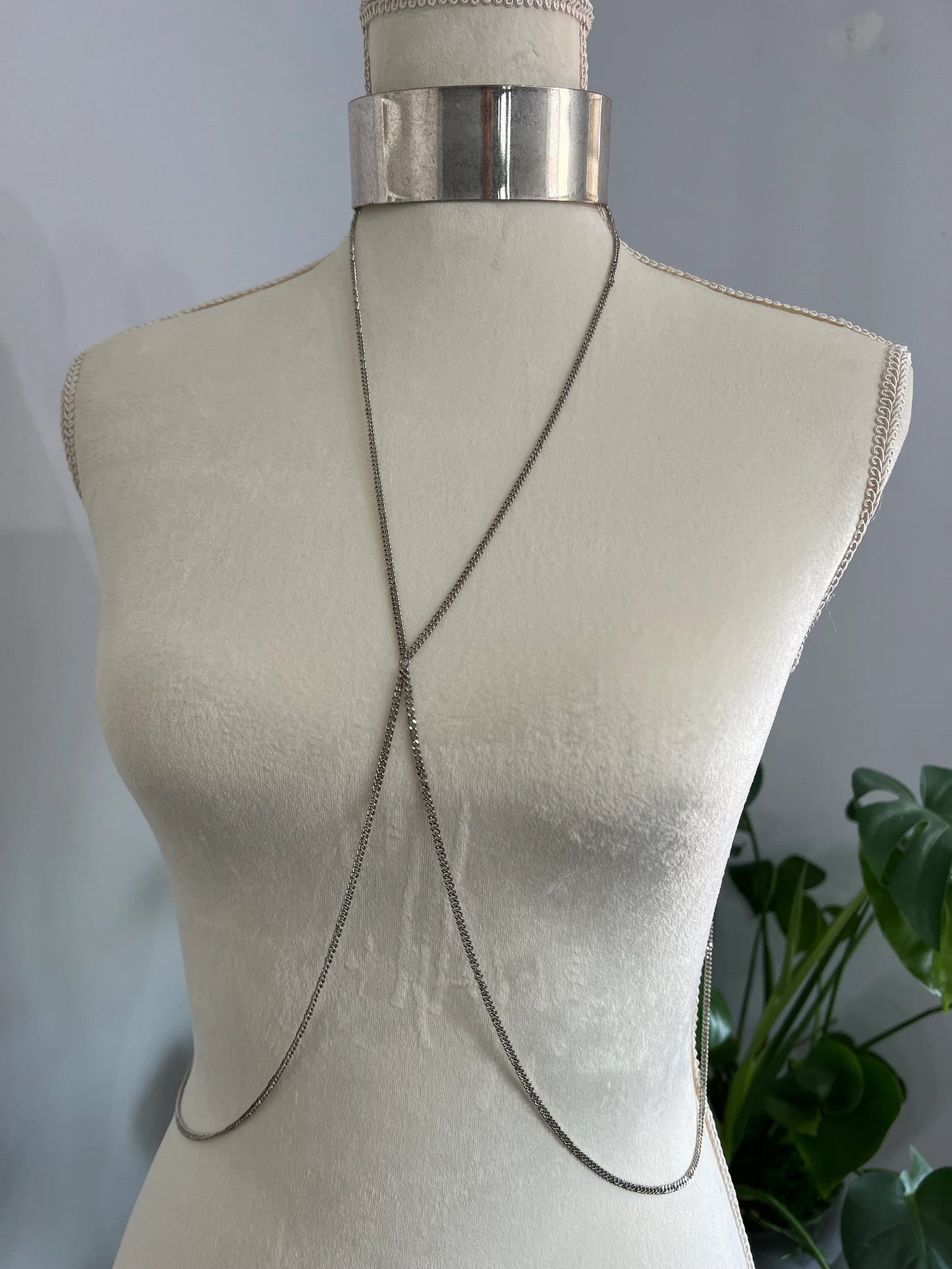 SILVER CHOKER BODY CHAIN