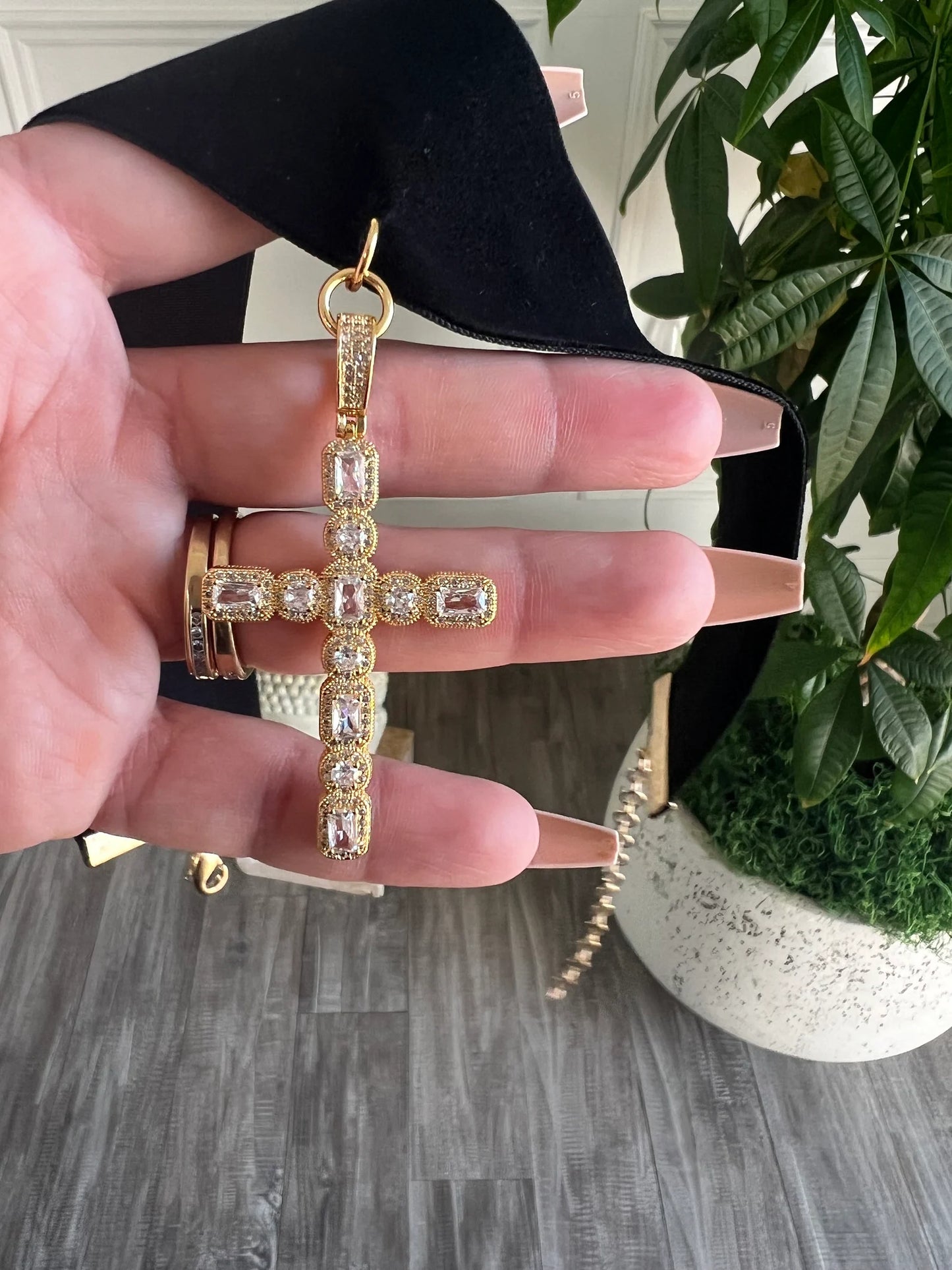 CZ CROSS CHOKER
