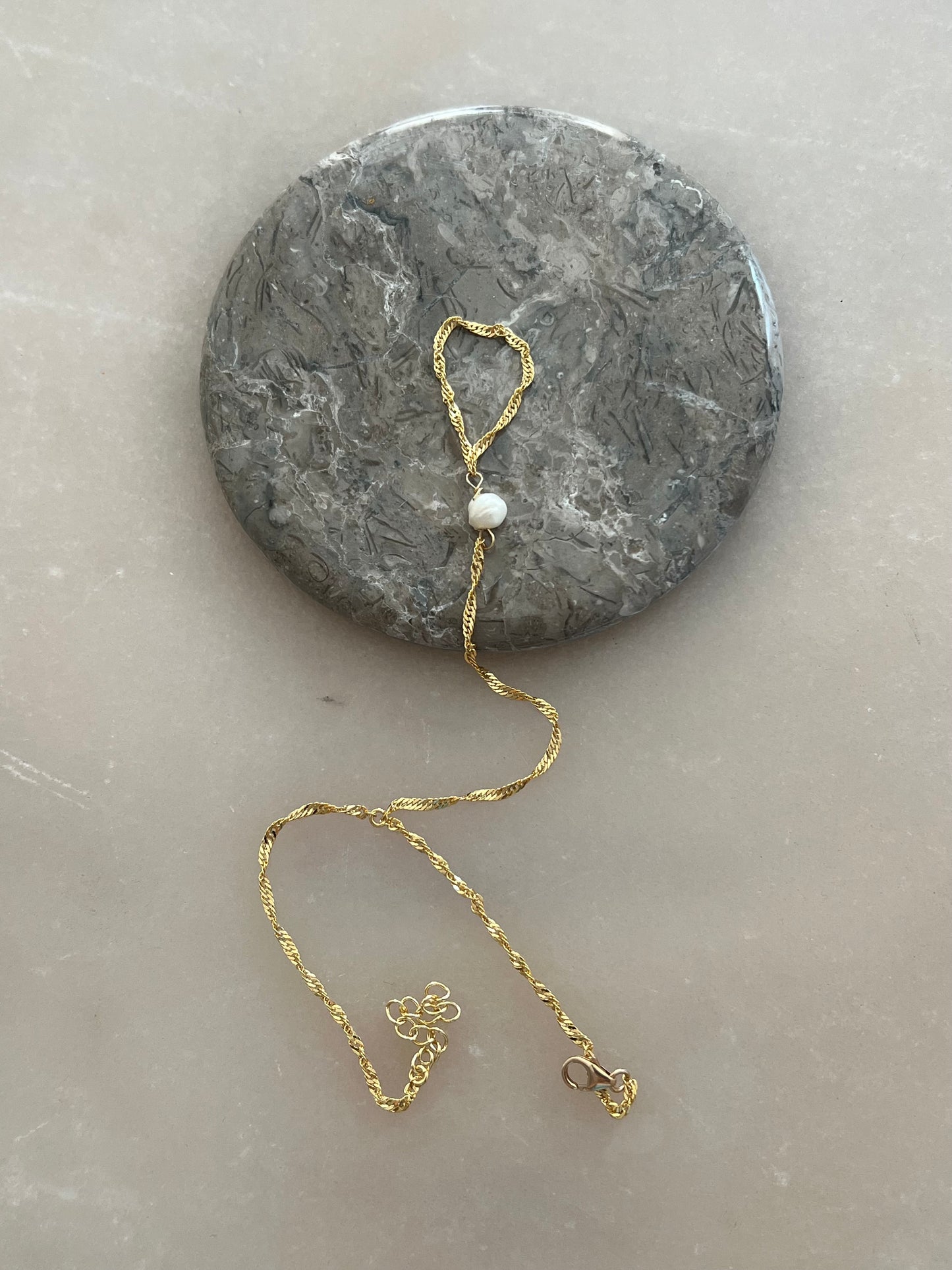 PEARL HAND CHAIN