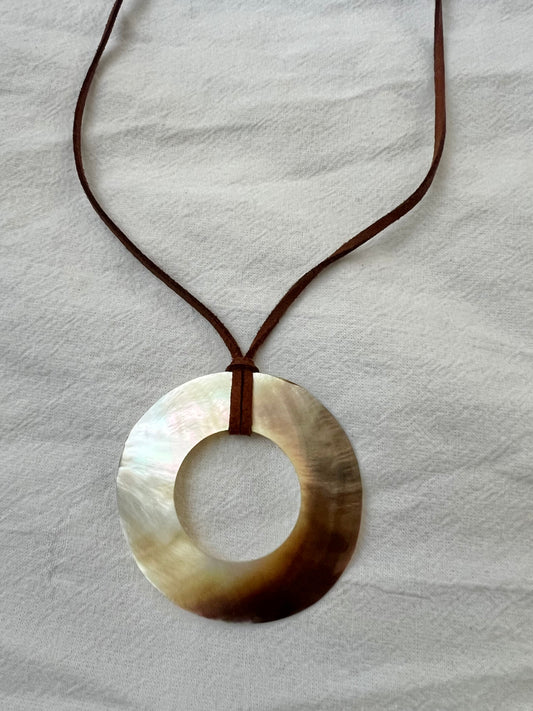 NATURAL DONUT SHELL NECKLACE