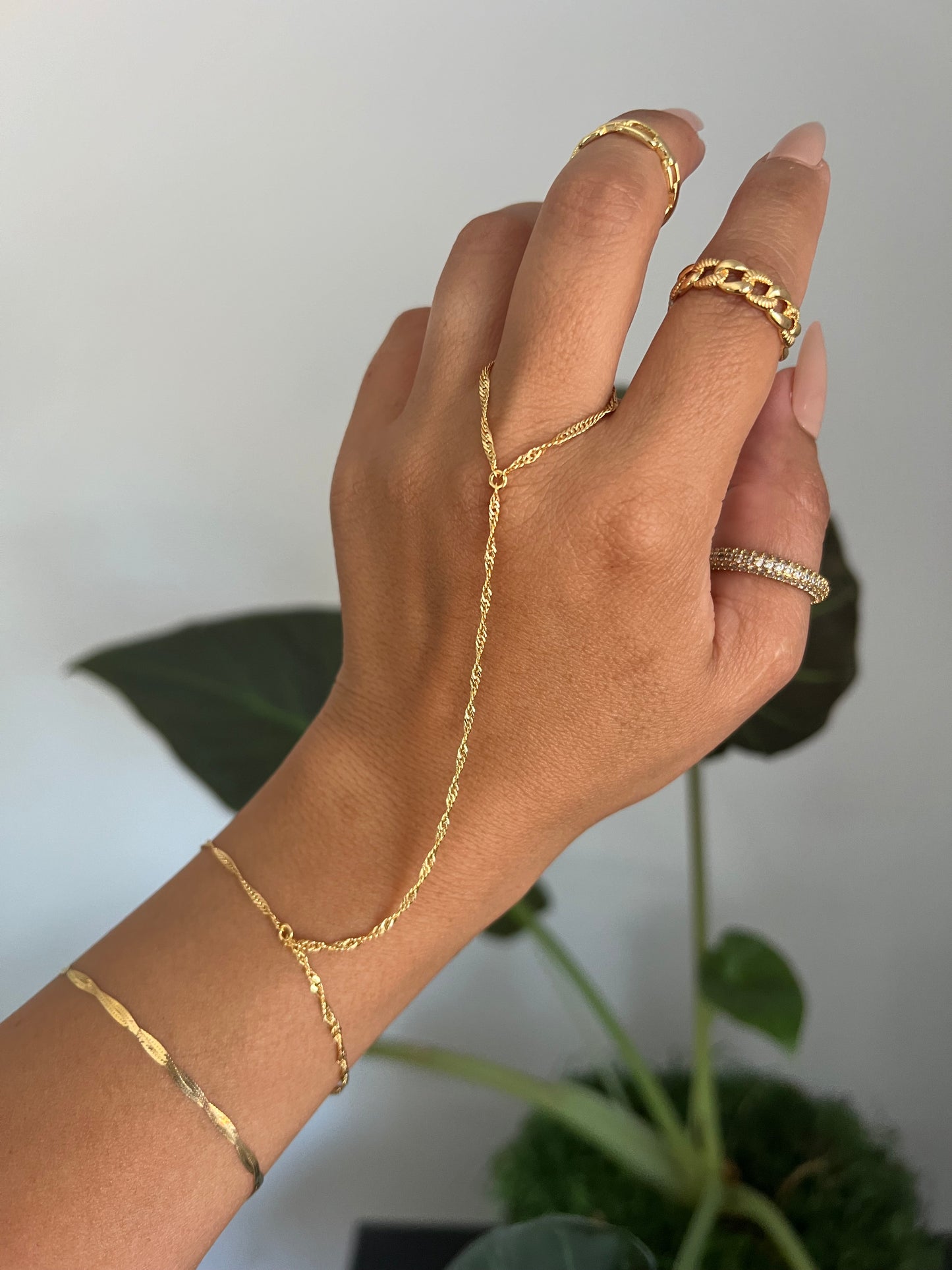 18K GP SIGNAPORE HAND CHAIN