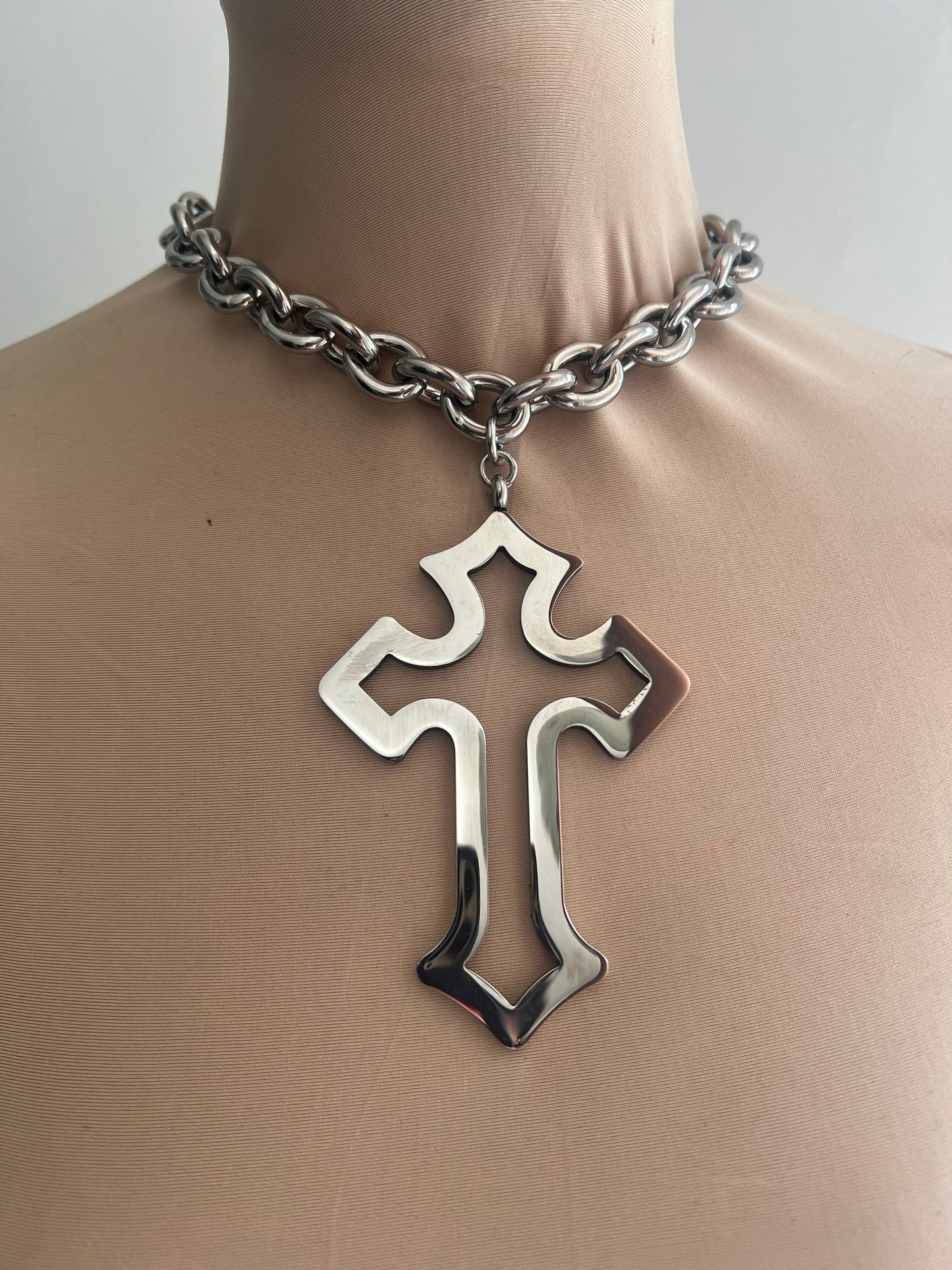 HIGH POLISHED LARGE CROSS STAINLESS STEEL CHOKER | NECKLACE