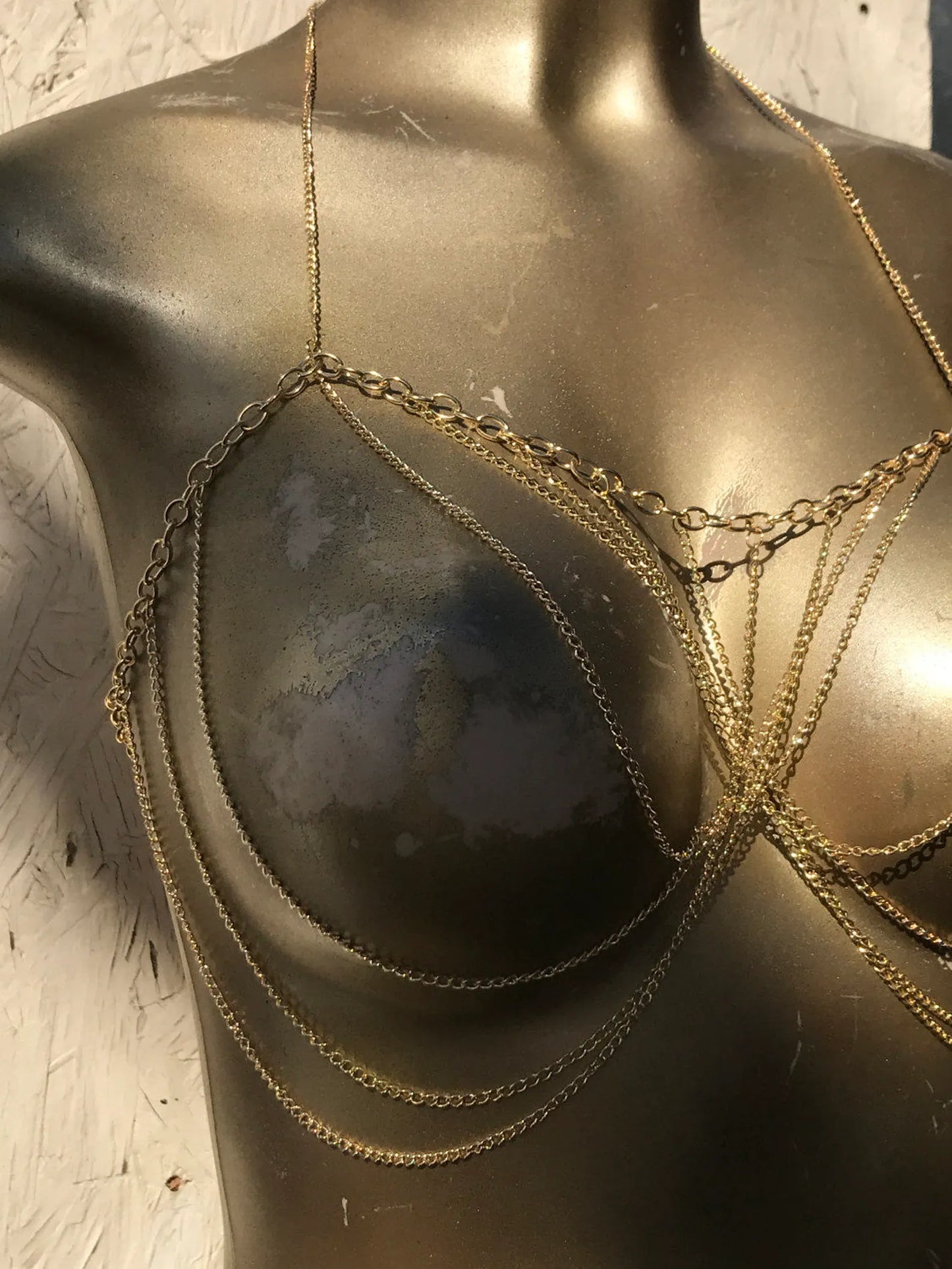 LAYERED STATEMENT BODY CHAIN
