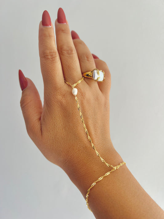PEARL HAND CHAIN