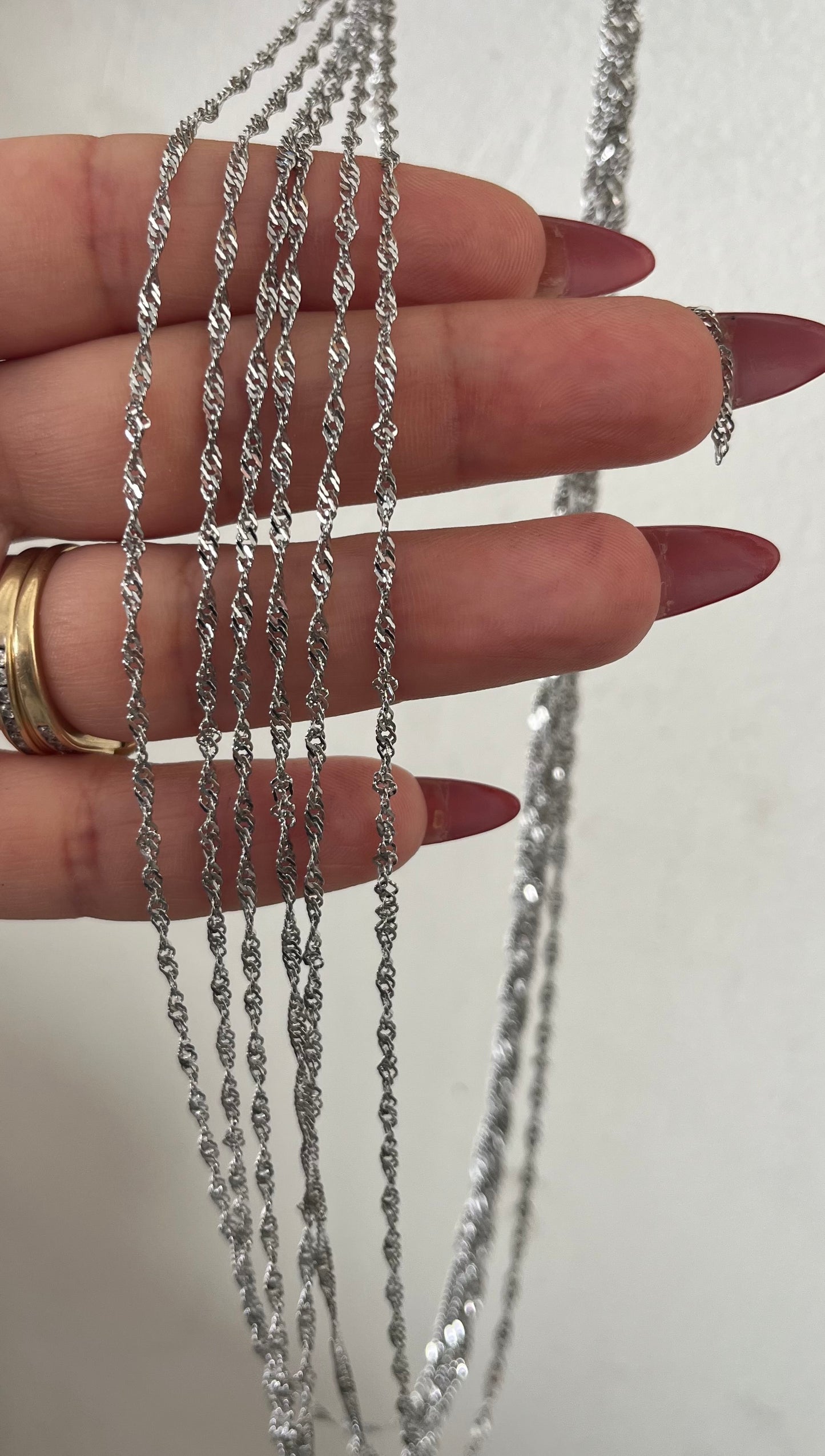 18K GOLD MINIMALIST HAND CHAIN