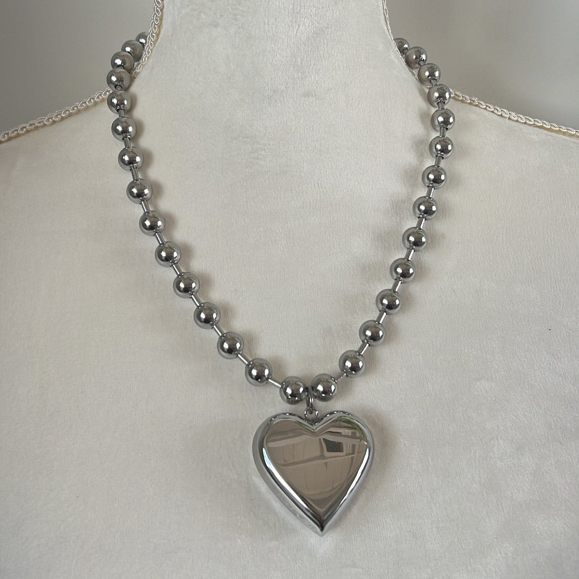 PUFFY HEART BALL CHAIN CHOKER NECLACE